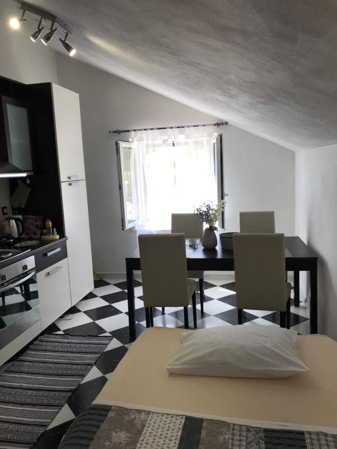 Apartments Renata Pucisca Eksteriør bilde