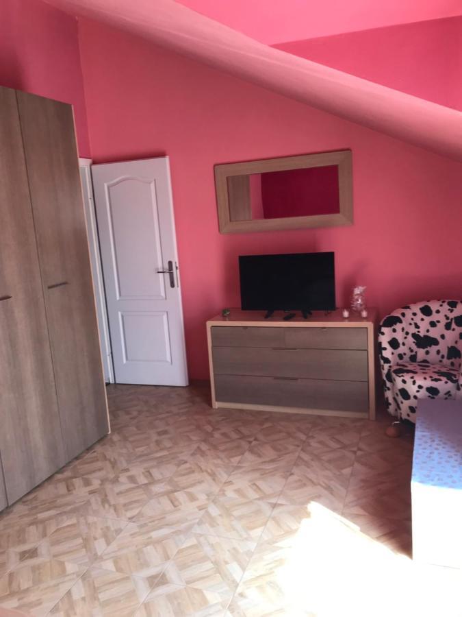 Apartments Renata Pucisca Eksteriør bilde